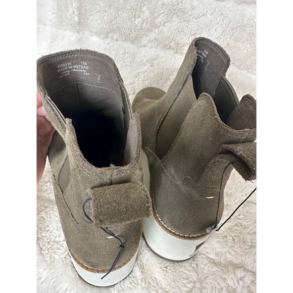 Cole Haan Zerogrand City Wedge Boots 11 women Stone Gray Lug Waterproof Suede - Picture 3 of 5